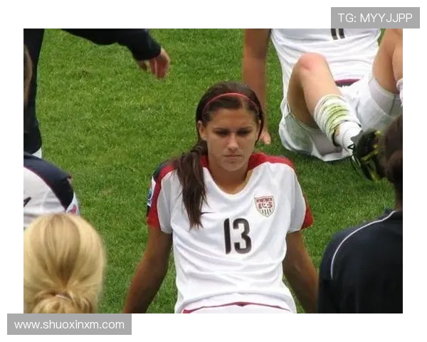 亚历克斯·摩根赛场上拼命，私下却一个月花钱堪比小富婆，真是反差太大了！